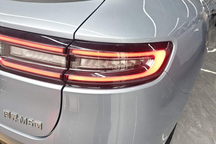 Used Hima AITO M5 2023 All-Electric Rear-Drive Standard Edition Right Rear Taillight