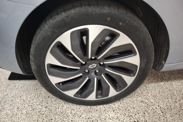 Used Hima AITO M5 2023 Extended-Range Rear-Drive Intelligent Driving Version Right Rear Wheel Hub