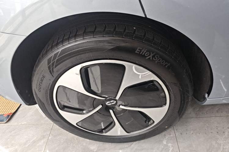 Used Hima AITO M5 2023 All-Electric Rear-Drive Standard Edition Right Rear Wheel Hub