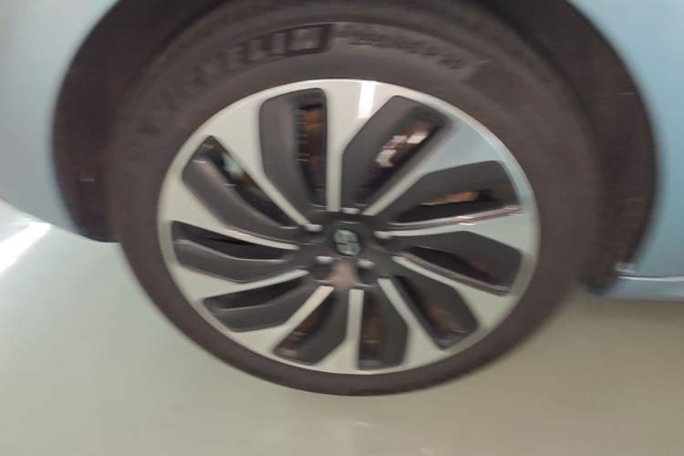 Used Hima AITO M5 2023 Extended-Range Rear-Drive Intelligent Driving Version Right Rear Wheel Hub