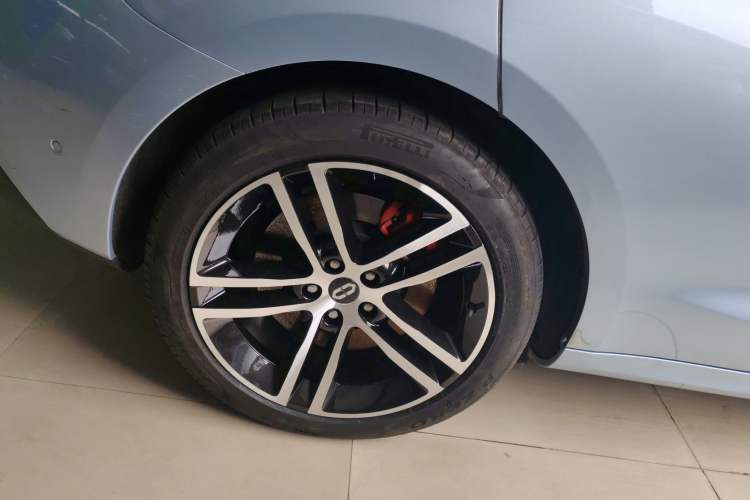 Used Hima AITO M5 2023 Pure Electric All-Wheel Drive Intelligent Driving Version Right Rear Wheel Hub
