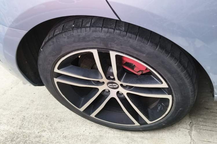 Used Hima AITO M5 2023 All-Electric Rear-Drive Standard Edition Right Rear Wheel Hub