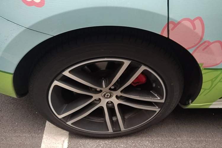 Used Hima AITO M5 2023 Extended-Range Four-Wheel Drive Intelligent Driving Version Right Rear Wheel Hub