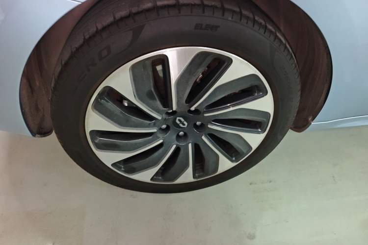 Used Hima AITO M5 2023 Extended-Range Rear-Drive Intelligent Driving Version Right Rear Wheel Hub