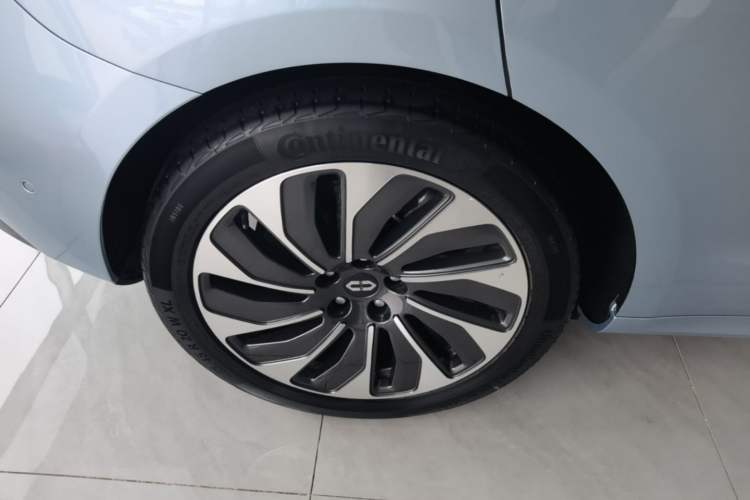 Used Hima AITO M5 2023 Extended-Range Four-Wheel Drive Intelligent Driving Version Right Rear Wheel Hub