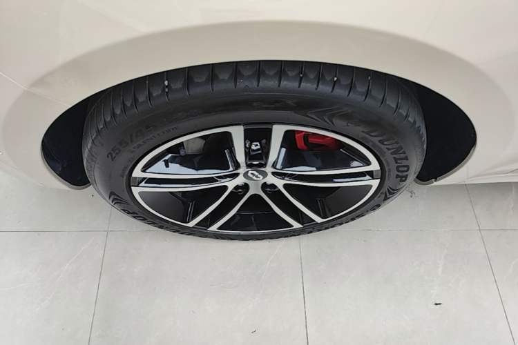 Used Hima AITO M5 2023 Pure Electric All-Wheel Drive Intelligent Driving Version Left Front Wheel Hub