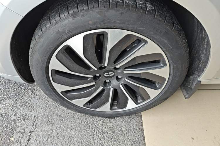 Used Hima AITO M5 2023 Extended-Range Rear-Drive Intelligent Driving Version Left Front Wheel Hub