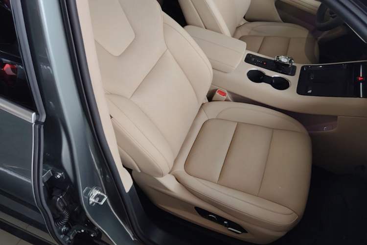 Used Hima AITO M5 2023 Extended-Range Rear-Drive Standard Version Right Front Seat