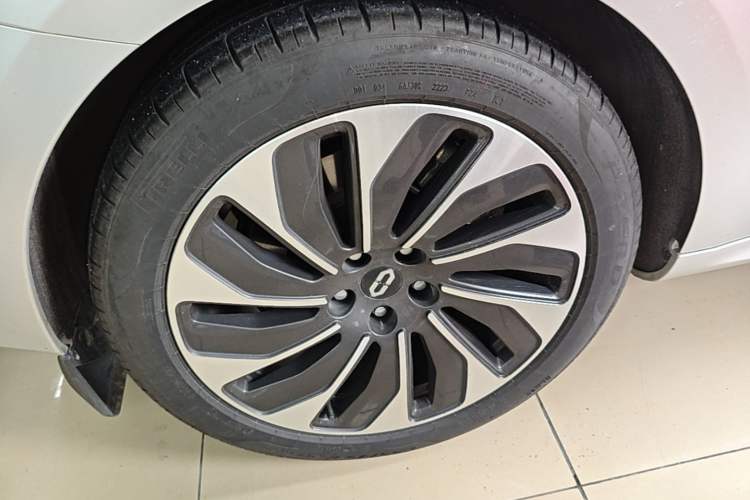 Used Hima AITO M5 2023 Extended-Range Rear-Drive Intelligent Driving Version Right Rear Wheel Hub