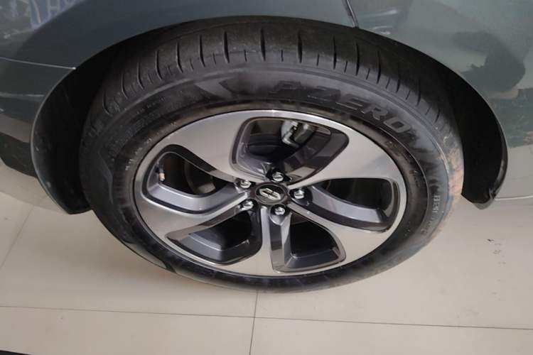 Used Hima AITO M5 2023 Extended-Range Rear-Drive Standard Version Right Rear Wheel Hub