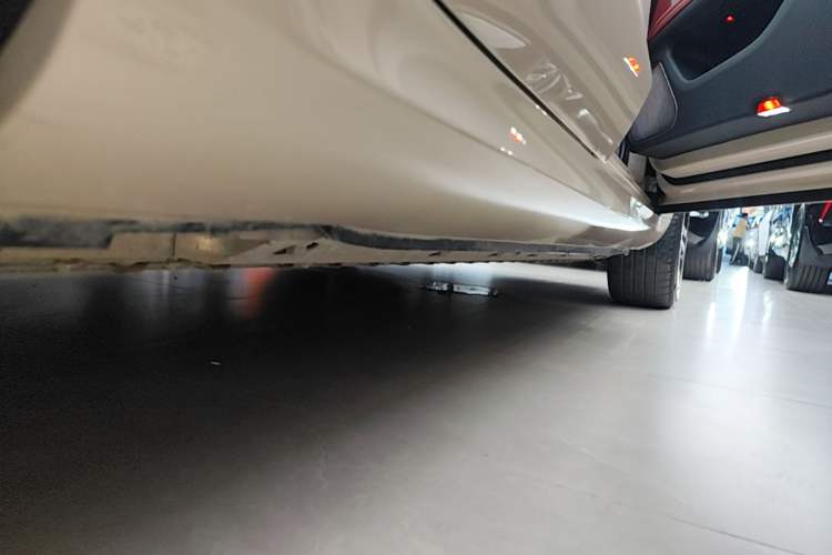 Used Hima AITO M5 2023 Pure Electric All-Wheel Drive Intelligent Driving Version Right Side Sill