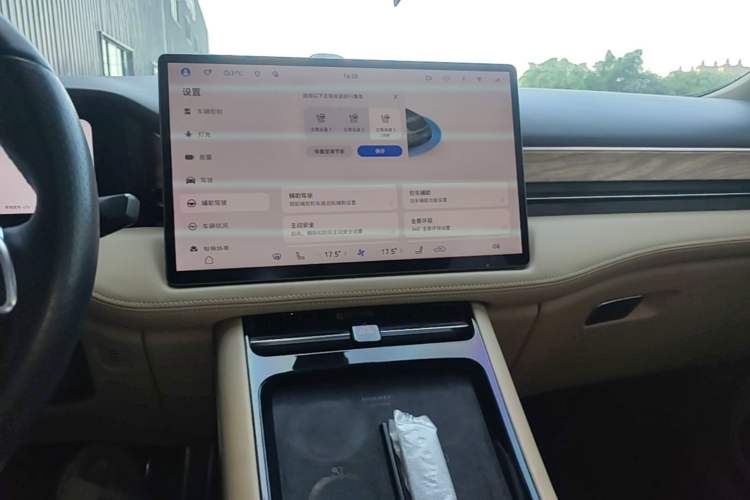 Used Hima AITO M5 2023 Extended-Range Four-Wheel Drive Intelligent Driving Version Audio And AC Panel
