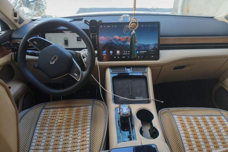 Used Hima AITO M5 2023 Extended-Range Four-Wheel Drive Intelligent Driving Version Center Console