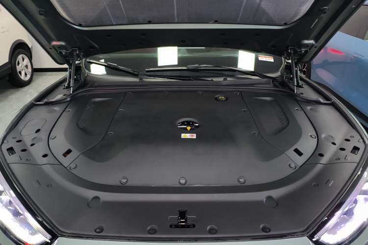 Used Hima AITO M5 2023 Extended-Range Rear-Drive Standard Version Engine Bay