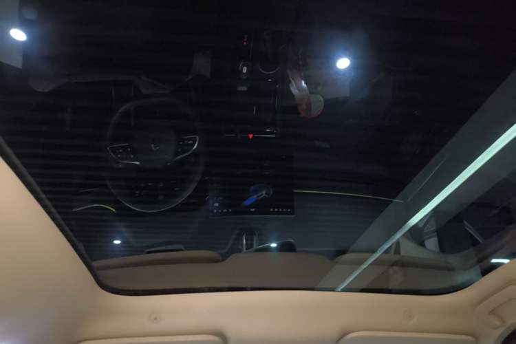 Used Hima AITO M5 2023 Extended-Range Four-Wheel Drive Intelligent Driving Version Headliner