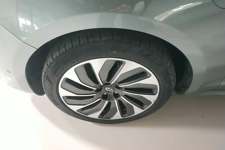 Used Hima AITO M5 2023 Extended-Range Four-Wheel Drive Intelligent Driving Version Left Front Wheel Hub