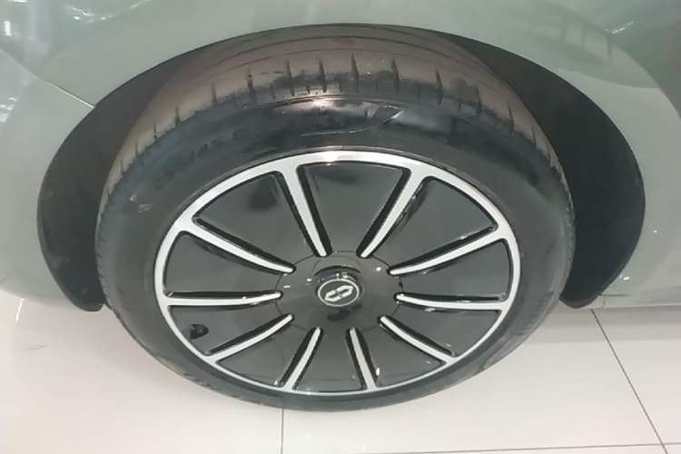 Used Hima AITO M5 2023 Pure Electric Rear-Drive Intelligent Driving Version Left Front Wheel Hub