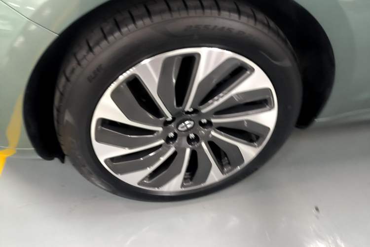 Used Hima AITO M5 2023 Extended-Range Rear-Drive Intelligent Driving Version Left Front Wheel Hub