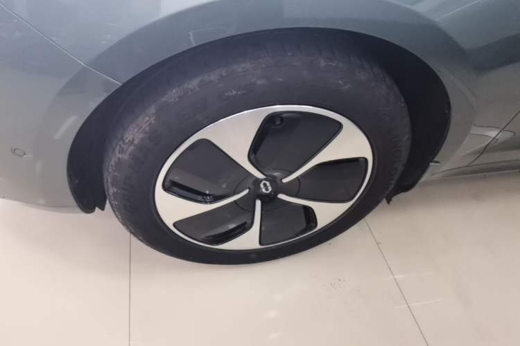 Used Hima AITO M5 2023 All-Electric Rear-Drive Standard Edition Left Front Wheel Hub