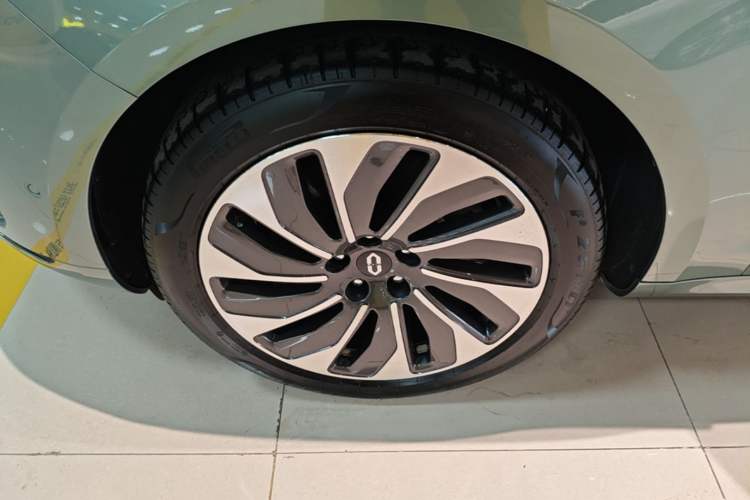 Used Hima AITO M5 2023 Extended-Range Four-Wheel Drive Intelligent Driving Version Left Front Wheel Hub