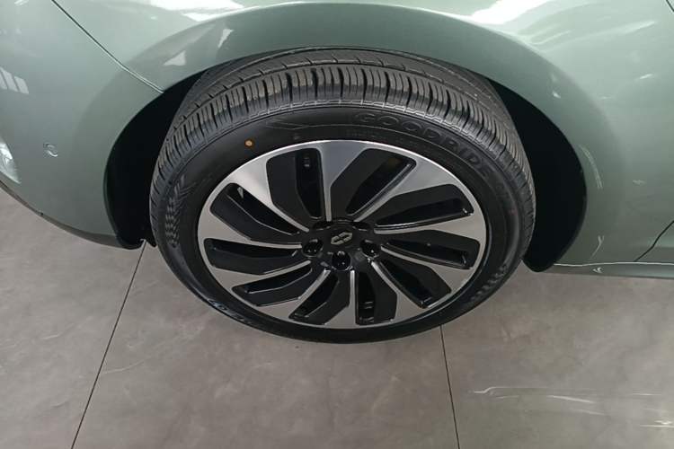 Used Hima AITO M5 2023 Extended-Range Four-Wheel Drive Intelligent Driving Version Left Front Wheel Hub