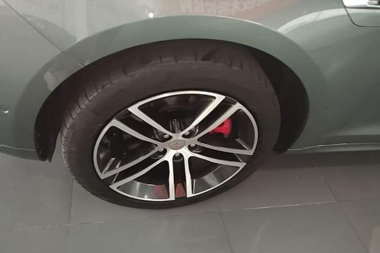 Used Hima AITO M5 2023 Extended-Range Four-Wheel Drive Intelligent Driving Version Left Front Wheel Hub