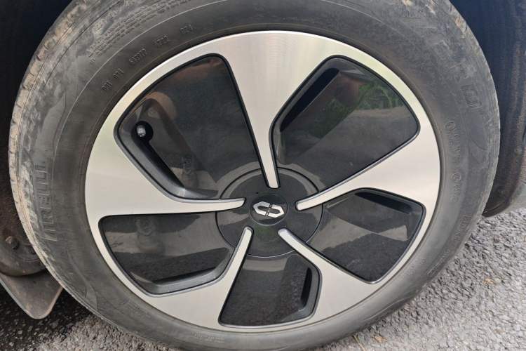 Used Hima AITO M5 2023 All-Electric Rear-Drive Standard Edition Right Front Wheel Hub