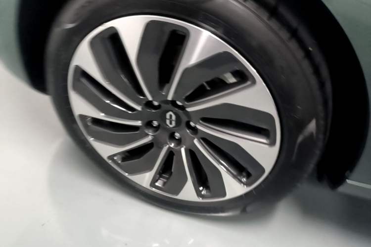 Used Hima AITO M5 2023 Extended-Range Rear-Drive Intelligent Driving Version Right Rear Wheel Hub
