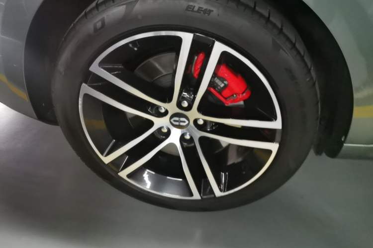 Used Hima AITO M5 2023 Extended-Range Rear-Drive Intelligent Driving Version Right Rear Wheel Hub
