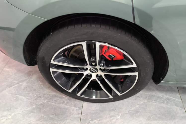 Used Hima AITO M5 2023 Extended-Range Rear-Drive Standard Version Right Rear Wheel Hub