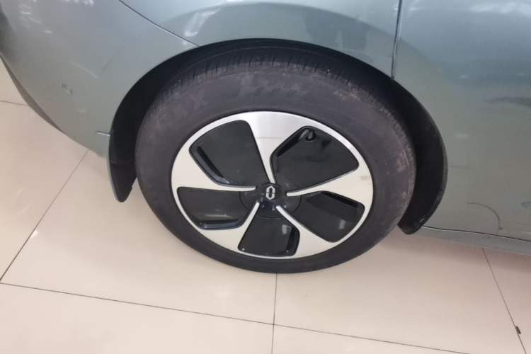Used Hima AITO M5 2023 All-Electric Rear-Drive Standard Edition Right Rear Wheel Hub