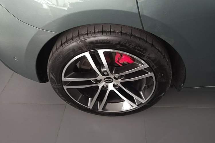 Used Hima AITO M5 2023 Extended-Range Four-Wheel Drive Intelligent Driving Version Right Rear Wheel Hub