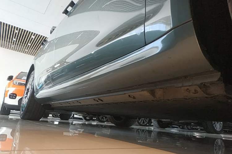 Used Hima AITO M5 2023 Pure Electric Rear-Drive Intelligent Driving Version Right Side Sill