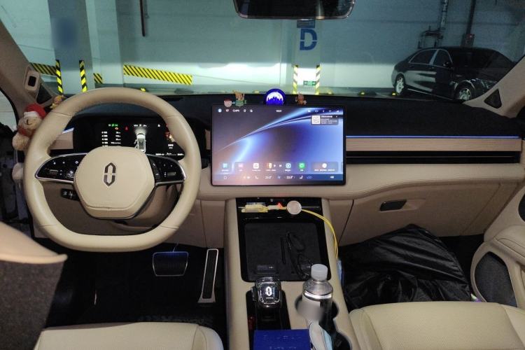 Used Hima AITO M5 2023 Extended-Range Four-Wheel Drive Intelligent Driving Version Center Console