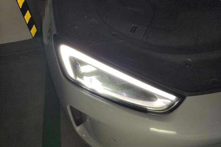 Used Hima AITO M5 2023 Extended-Range Four-Wheel Drive Intelligent Driving Version Right Front Headlight