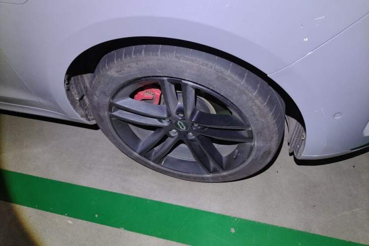 Used Hima AITO M5 2023 Extended-Range Four-Wheel Drive Intelligent Driving Version Right Front Wheel Hub