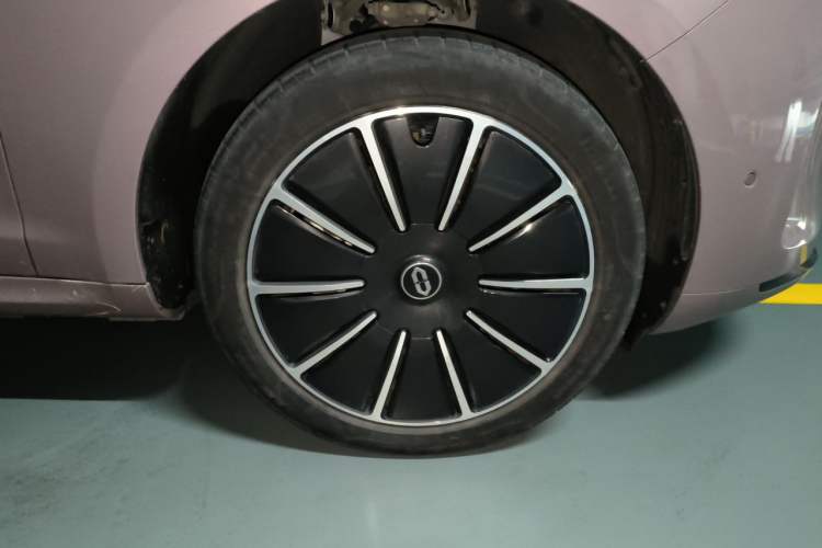 Used Hima AITO M5 2023 Pure Electric Rear-Drive Intelligent Driving Version Right Front Wheel Hub