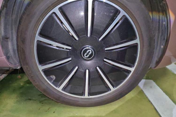 Used Hima AITO M5 2023 Pure Electric Rear-Drive Intelligent Driving Version Right Front Wheel Hub