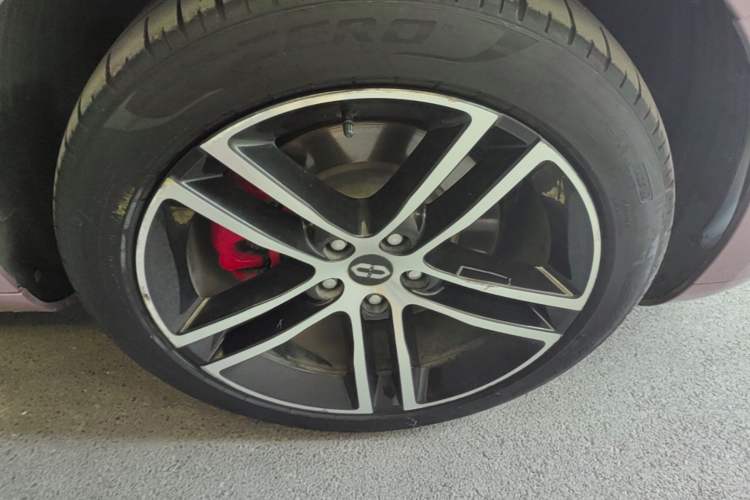 Used Hima AITO M5 2023 Pure Electric All-Wheel Drive Intelligent Driving Version Right Front Wheel Hub