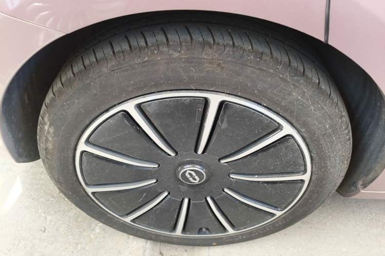 Used Hima AITO M5 2023 Pure Electric Rear-Drive Intelligent Driving Version Right Rear Wheel Hub