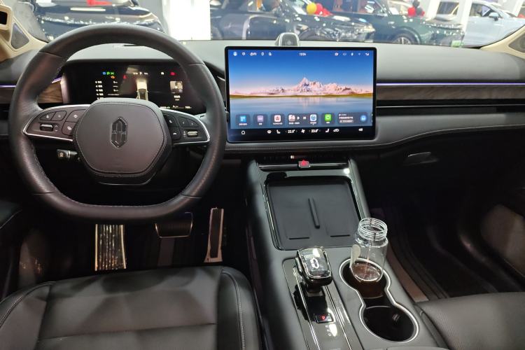 Used Hima AITO M5 2023 Extended-Range Rear-Drive Intelligent Driving Version Center Console