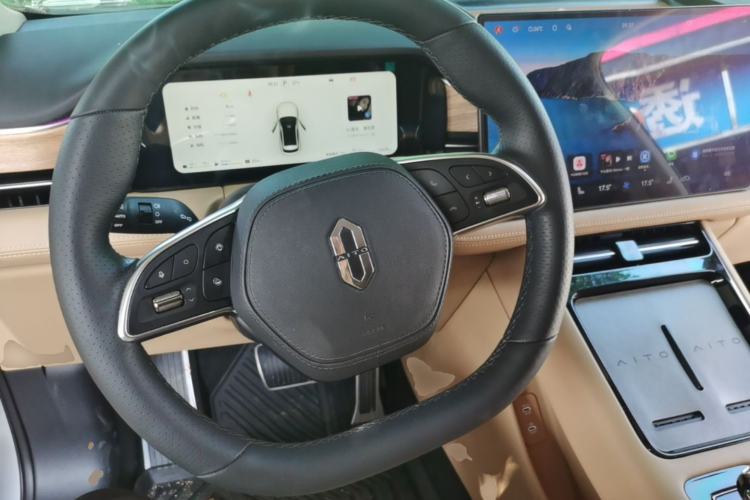 Used Hima AITO M5 2023 Extended-Range Rear-Drive Intelligent Driving Version Center Console