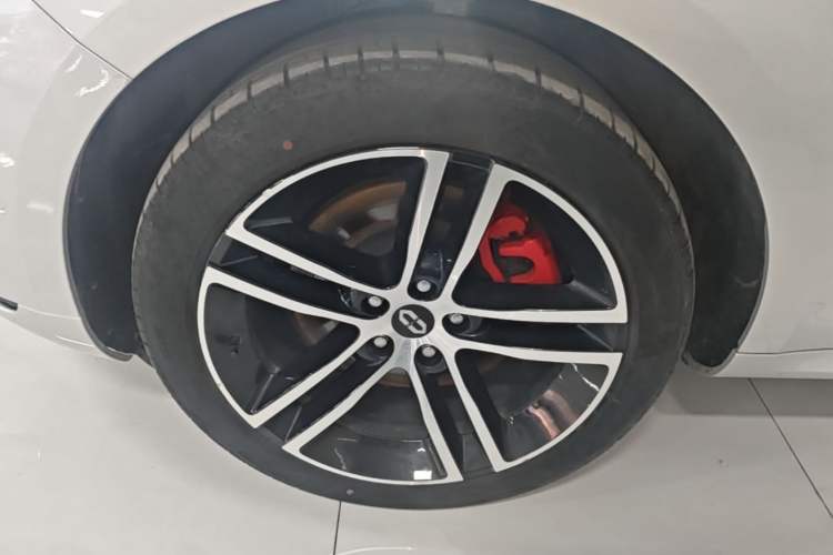 Used Hima AITO M5 2023 Extended-Range Four-Wheel Drive Intelligent Driving Version Left Front Wheel Hub