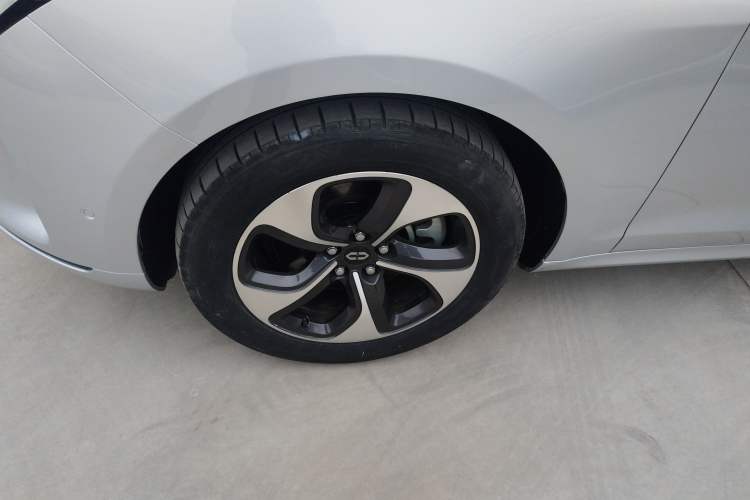 Used Hima AITO M5 2023 Extended-Range Rear-Drive Standard Version Left Front Wheel Hub
