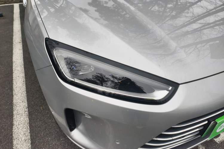 Used Hima AITO M5 2023 Extended-Range Four-Wheel Drive Intelligent Driving Version Right Front Headlight
