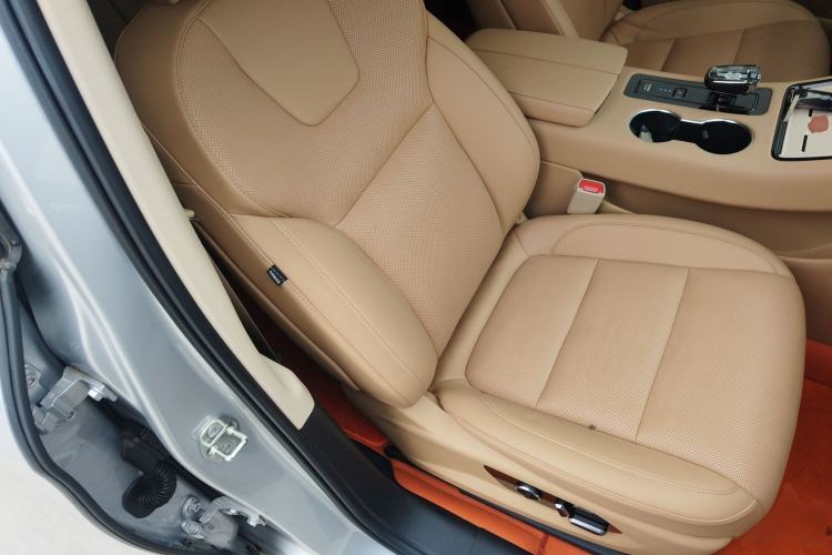 Used Hima AITO M5 2023 Extended-Range Rear-Drive Standard Version Right Front Seat