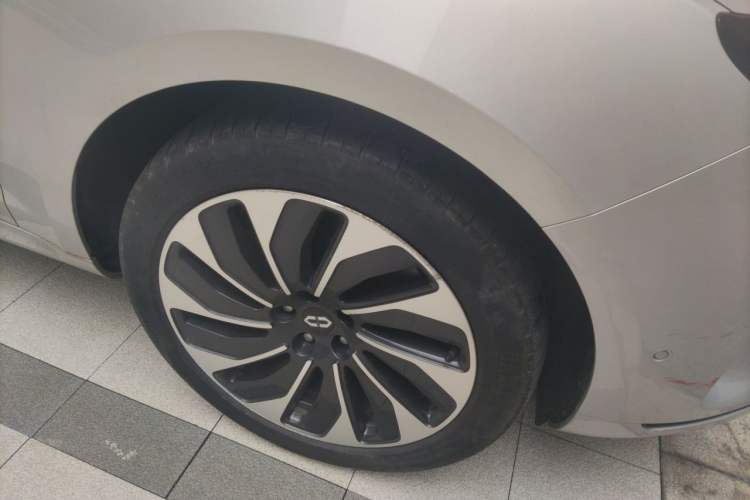 Used Hima AITO M5 2023 Extended-Range Four-Wheel Drive Intelligent Driving Version Right Front Wheel Hub
