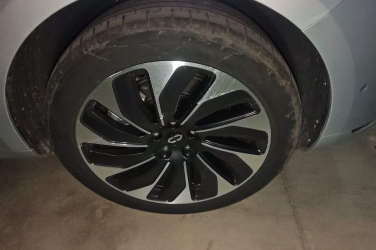 Used Hima AITO M5 2023 Extended-Range Rear-Drive Intelligent Driving Version Right Front Wheel Hub