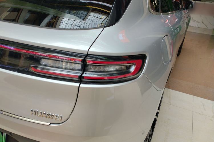 Used Hima AITO M5 2023 Extended-Range Four-Wheel Drive Intelligent Driving Version Right Rear Taillight