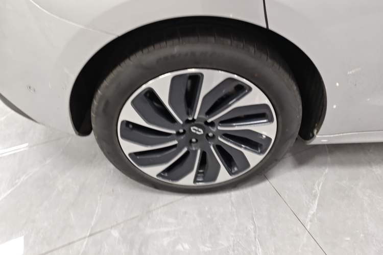 Used Hima AITO M5 2023 Extended-Range Rear-Drive Intelligent Driving Version Right Rear Wheel Hub